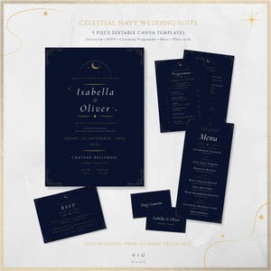 Puede incluir: Un conjunto de cinco piezas para bodas en azul marino celestial con plantillas editables de Canva. Incluye invitación, tarjeta RSVP, programa de ceremonia, menú y tarjetas de lugar, con texto dorado sobre fondo azul marino oscuro.