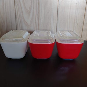 Vintage Pyrex Fridgie dishes - 0501, 0502 and 0503 with lids