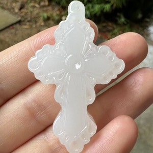 Ręcznie rzeźbiony naturalny biały jadeit rzeźbiony naszyjnik z wisiorkiem dla mężczyzn i kobiet, kamień amulet biżuteria akcesoria przynoszą pokój i szczęście prezenty D0382