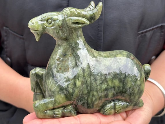 天然翡翠石彫刻彫刻ヤギ羊アンテロープ像、天然グリーンクリスタル干支