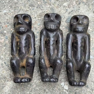 1 Pcs Natural Meteorite Pendant Ancient China Culture Carving Hongshan Figurine,Black Jade Crystal Healing Pendant alien Good Luck gift