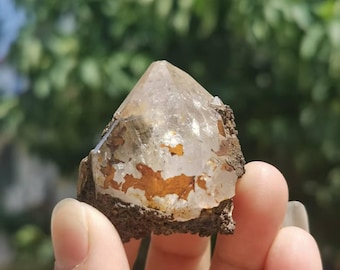 Natürliche Kristalle und Heilsteine Rohkristallfelsen für Dekor-Geschenk-Brunnen-Felsen für Trommeln Reiki Quarz klarer Quarzkristall.