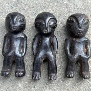 1 Pcs Natural Meteorite Pendant Ancient China Culture Carving Hongshan Figurine,Black Jade Crystal Healing Pendant alien Good Luck decor