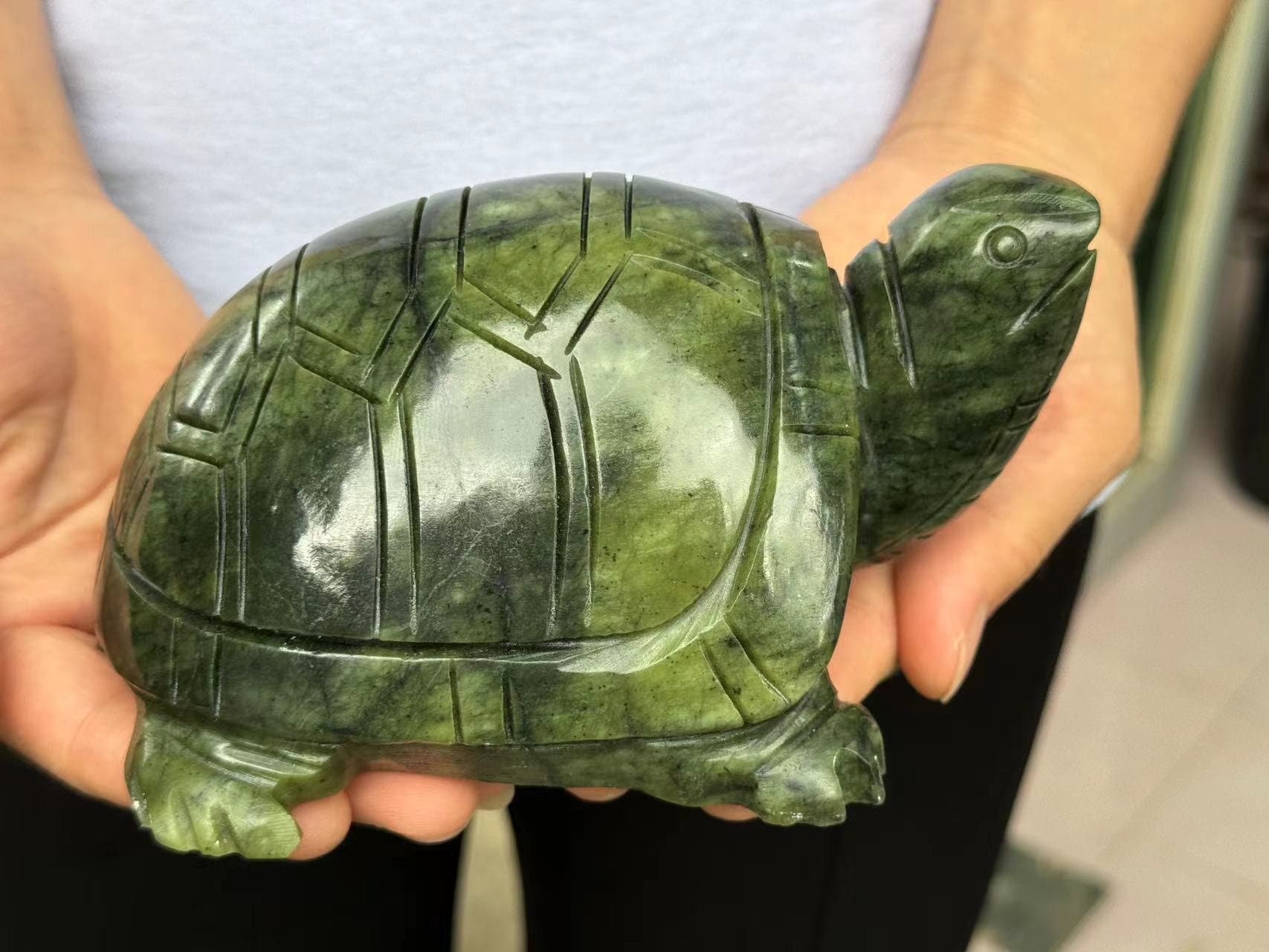 天然グリーン翡翠亀の彫像風水ホームデコレーション、亀の置物彫刻