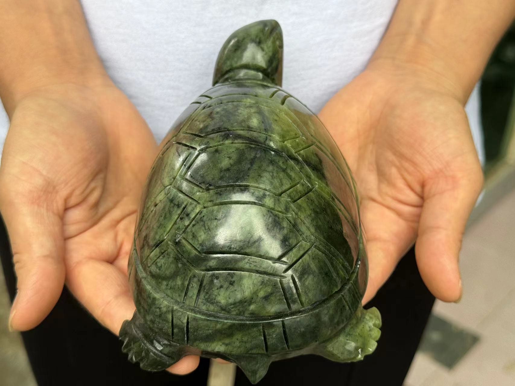 天然グリーン翡翠亀の彫像風水ホームデコレーション、亀の置物彫刻