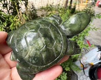 Natürliche grüne Jade Schildkröte geschnitzt, Home Office Dekoration mit Glück, Kristallheilung Schildkrötenoberteil Figur Carving Charm Ornament DD0338