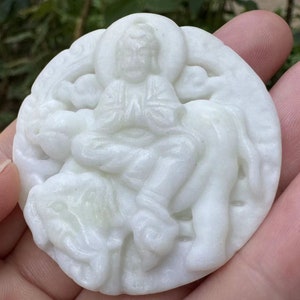 Ręcznie rzeźbiony guanyin naturalny biały jadeit rzeźbiony wisiorek naszyjnik dla mężczyzn i kobiet, biżuteria amulet bogini kwan-yin przynosi pokój i szczęście D0374