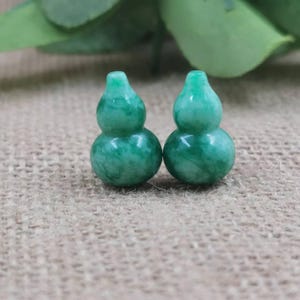 A pair Fashion Natural Green Jade Necklace gourd Pendant Hand-Carved Lucky Amulet Hot, Wonderful Crystal Carved gourd Lucky Pendants  Charms