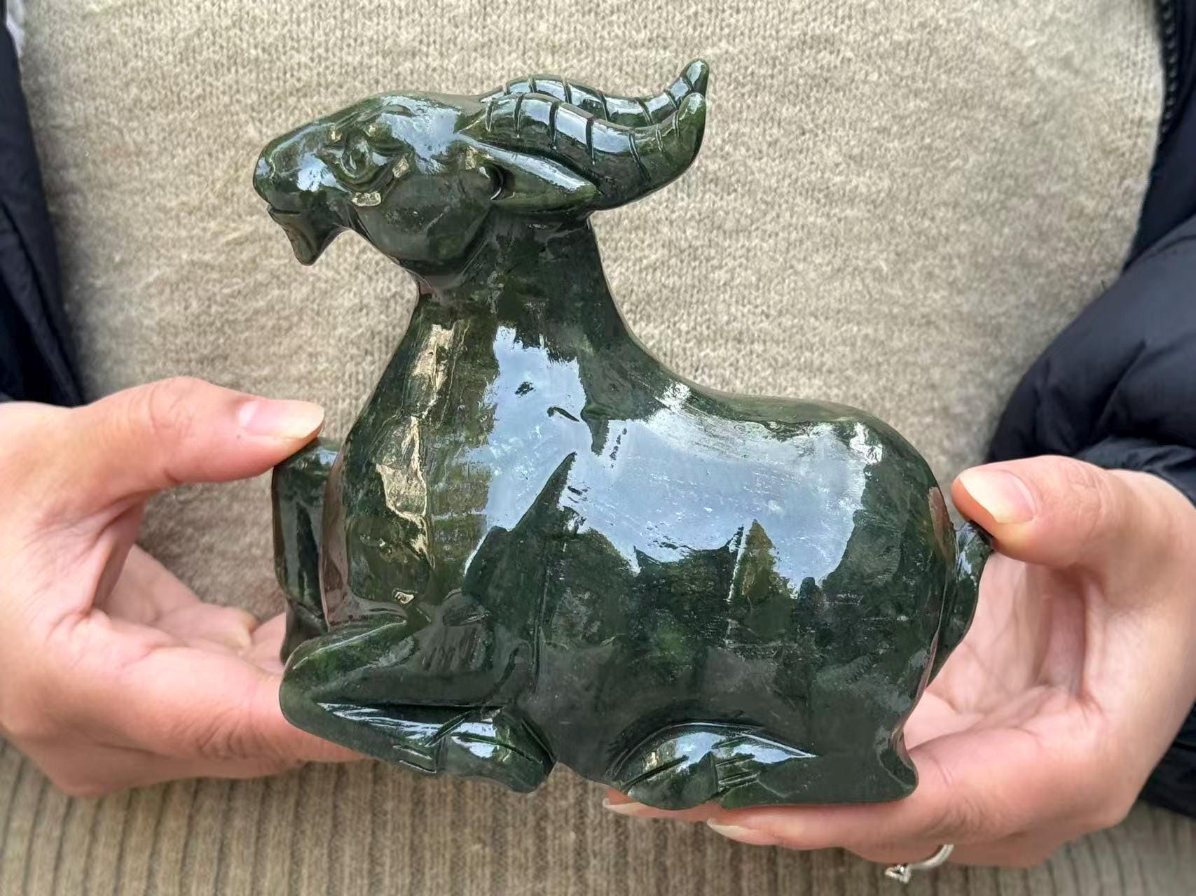 天然翡翠石彫刻彫刻ヤギ羊アンテロープ像、天然グリーンクリスタル干支