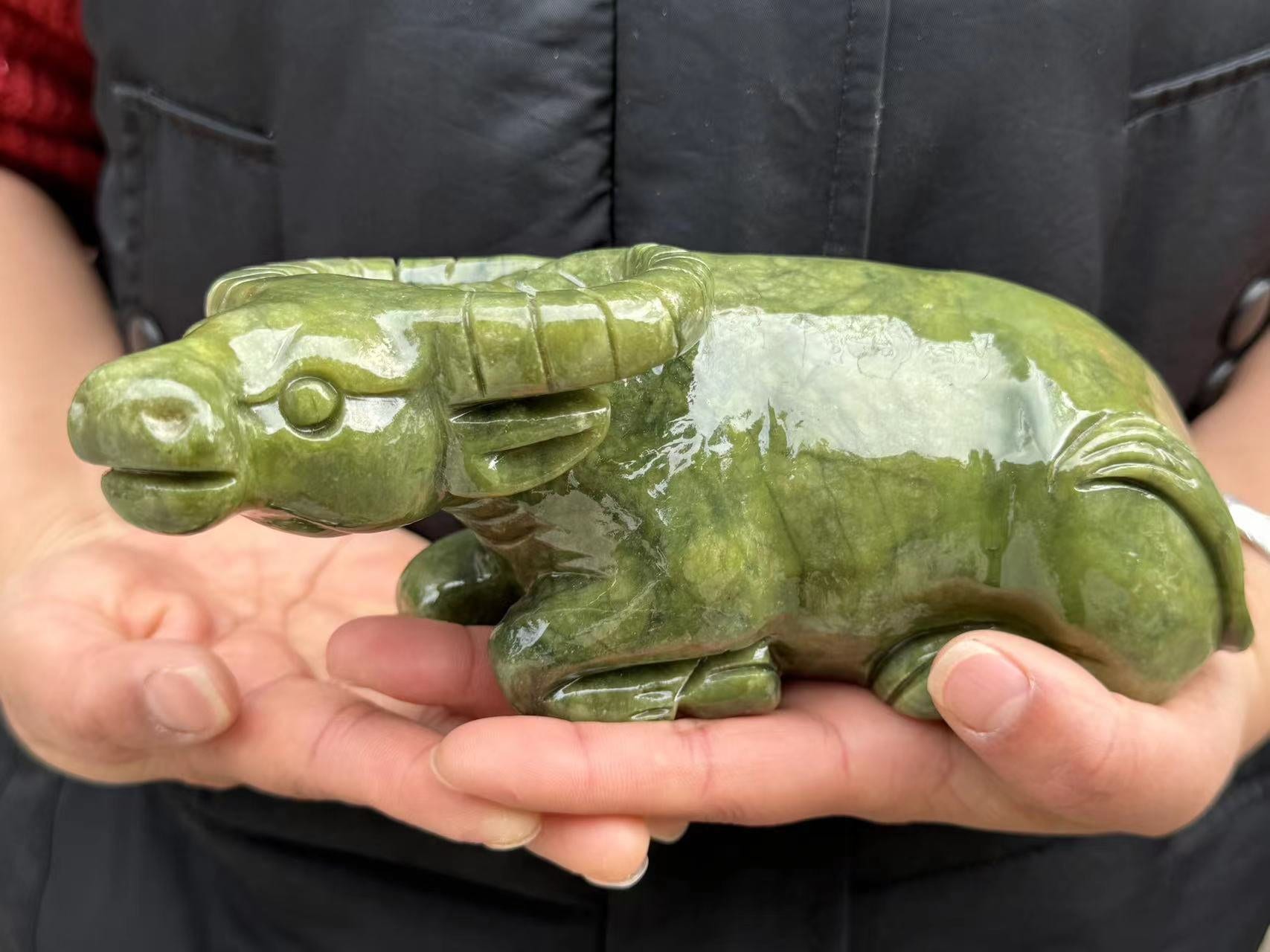 翡翠 彫刻 動物装飾付き Jade cattle - Etsy 日本