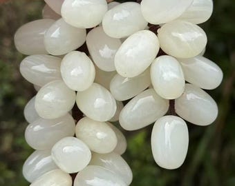 Handmade Natural white Marble Onyx Grape figure fruit Crystal Healing Mineral Reiki Home Decoration Gift Polished Marble Gifts ornaments