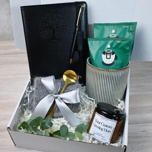 Men&#39;s Relaxation Gift Box: Cozy Cashmere Socks, Coffee & Candle