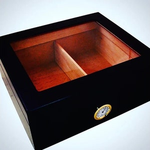 Personalized Cigar Humidor Gift – Engraved Glass Top Box – 50 Cigar Capacity with Hygrometer and Cedar Divider