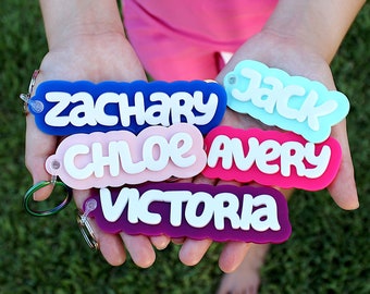 Llavero con nombre Bluey, llavero personalizado, llavero con nombre, etiqueta para mochila, llavero de acrílico, etiqueta para botella de agua, etiqueta para bolsa de almuerzo, llavero con texto