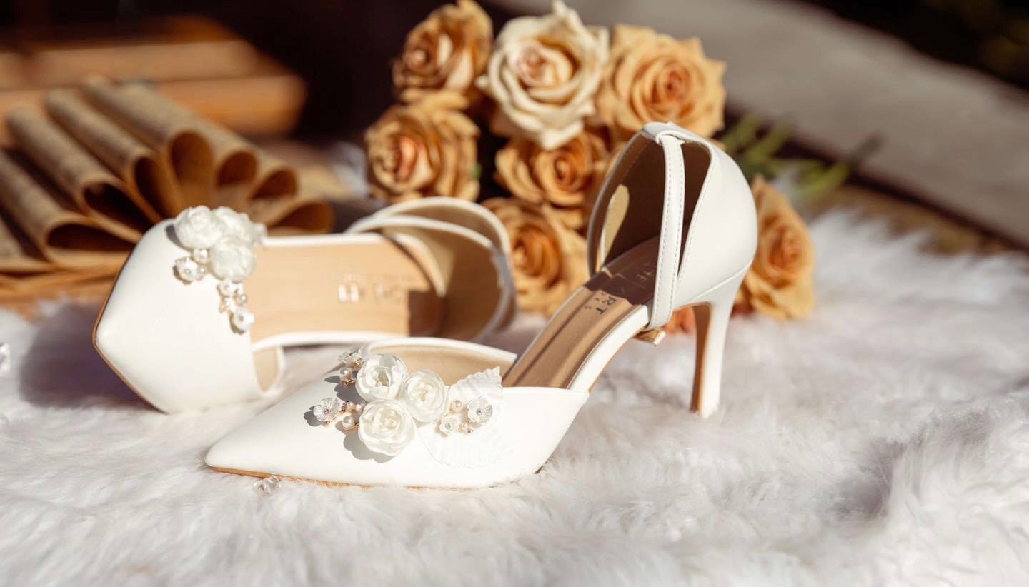 pointed wedding shoes