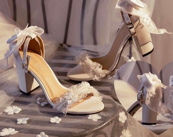 Gorgeous bow-embellished high heels. Luxury wedding shoes. High-end bridal shoes.