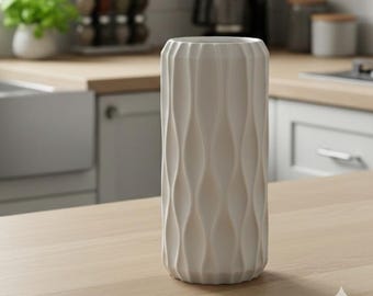 3D-geprinte golvende vaas – modern Scandinavisch interieur (Ø80 x 180 mm)