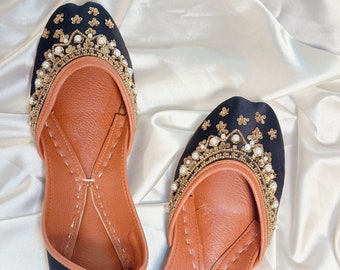 Black Luxury Embellished Khussa Jutti Ballet Shoes/ Indian Punjabi Jutti Mojaris Flats/ Women Wedding Sandals Shoes Slip-Ons