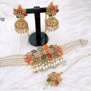 Nauratan Choker Necklace Earrings and Tikka/ Pakistani Nauratan Jewelry/ Indian Pakistani Shaadi Jewelry Wedding/Bollywood