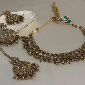 Antique Finish Gold Necklace Earrings and Maang Tikka-Pakistani Indian Wedding Engagement Jewelry-Indian Necklace Set for Mehndi Mayoun