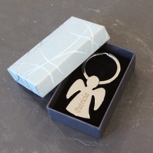 Schutzengel-Schlüsselanhänger mit individueller Gravur im Geschenketui, Glücksbringer Schlüsselanhänger personalisiert