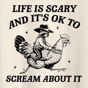 ¡La vida da miedo y está bien gritar! Camiseta retro de dibujos animados, camiseta rara, camiseta de memes, camiseta de Trash Panda, camiseta unisex