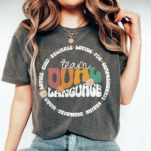 Groovy Retro Back To School Squad Team Dual Language Teachers Shirt, Multilingualism Cute Matching Groupe Dual Language Crew Squad Teacher