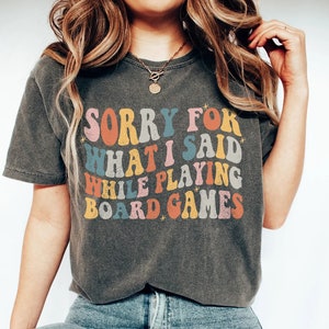 Lo siento por lo que dije mientras jugaba juegos de mesa, camiseta retro con mucho estilo de juegos de mesa, regalo de juegos de mesa, camiseta divertida de juegos, camisetas para la noche de juegos