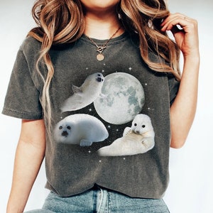 赤ちゃんアザラシのビンテージグラフィックTシャツ3枚、レトロなシードッグムーンTシャツ、アザラシ好きの方、アザラシ好きへのギフト、かわいいシードッグTシャツ