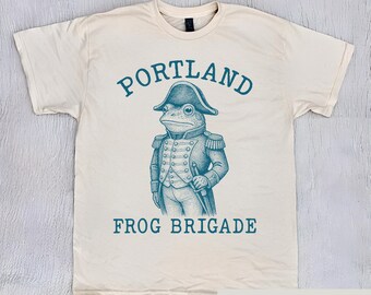 Portland Frog Brigade - zabawna koszulka z protestem w stylu vintage, koszulka z demonstrantami dla aktywistów politycznych, koszulka z dziwnym memem retro z kreskówek, koszulka z żabą