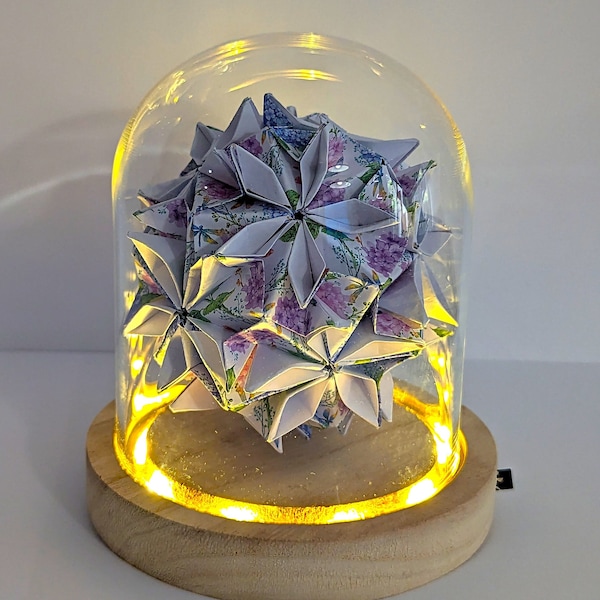 Cloche en verre lampe origami Kusudama fleuri, cloche socle lumineux led, cabinet de curiosité, cadeau originale, décoration unique