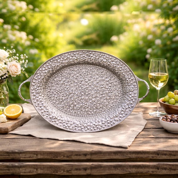 Handgefertigtes Serviertablett aus Metall | Elegantes Dekoratives Tablett für Esstisch, Kaffeetisch & Partys