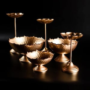 Taj Iron Urli Bowl Set: Schwimmende Diya Kerzenständer, Diwali Dekor (9 Teile)