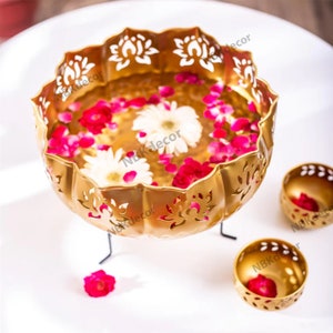 Lotus Urli Schalen Set: Eisen Diwali Kerzenhalter, Indianer Dekor (13-teilig)
