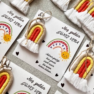 Chaveiro de macramê arco-íris em massa, lembrancinhas de chá de bebê Boho para convidados, lembrancinhas de chaveiro feitas à mão, cartão de chá de bebê personalizado, presentes de chá de bebê