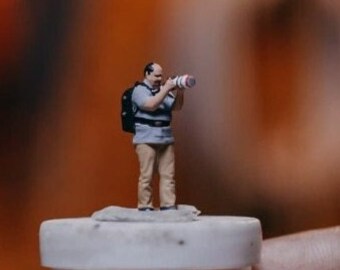 1/87 Scale Miniature Figure Fat Photographer | Event Photographer Man | Man Taking Picture for Diorama | Small Statue 1:87 HO