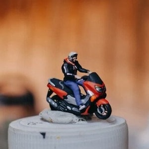 1/87 Scale Miniature Figure Man Riding Moped | Scooter Bike | Modern Moped | Automatic Bike for Diorama | Small Statue 1:87 HO