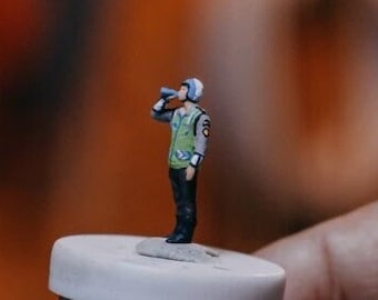 1/87 Scale Miniature Figure Policeman | Traffic Police | Male Law Enforcer | Man in Uniform for Diorama | Small Statue 1:87 Figure