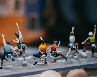 1/87 | 1/64 Scale Miniature Figure Mountain Climber Men and Women | Mountain Climber Men and Women for Diorama | Small Statue | Small Figure