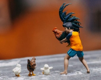 1/87 | 1/64 Miniaturfigur Junge mit Huhn für Diorama | Kleine Statue 1:87 Figur