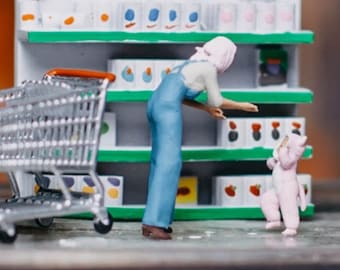 1/87 | 1/64 Scale Miniature Figure Shopping Mother | Mother and Child | Modern Market Sales Girl for Diorama | Small Statue | Small Figurine