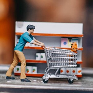 1/87 | 1/64 Scale Miniature Figure Shopping Father | Father and Child | Modern Market Shopping for Diorama | Small Statue | Small Figurine