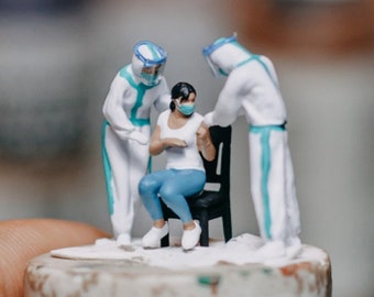 1/87 | 1/64 Scale Miniature Figure Vaccination Process | Man and Woman Get Vaccine for Diorama | Small Statue | Small Figurine