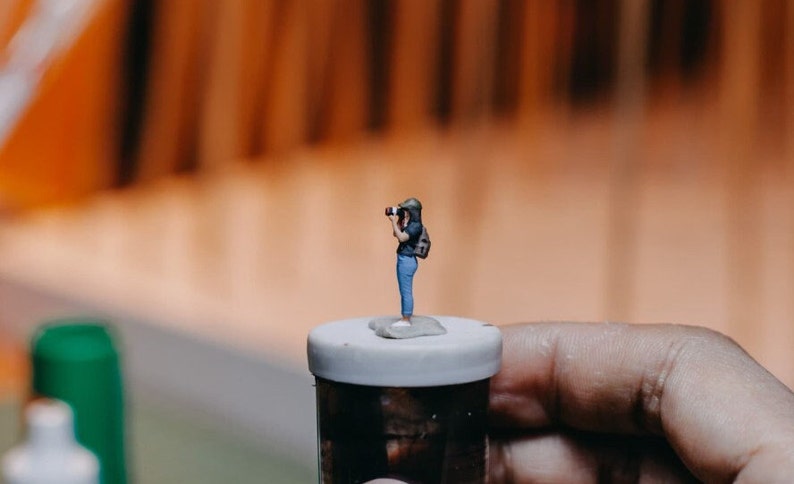 1/87 Scale Miniature Figure Photographer Girl | Woman Taking Picture | Event Photographer for Diorama | Small Statue 1:87 HO Figure image 4
