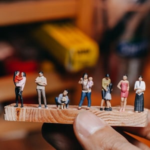 Happy Family | Father and Son | Mother and Child | Dad and Kid | Teens and Children | Pregnant Woman 1:64 Miniature Figure Diorama