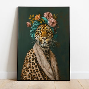 Estampado de leopardo en bata de baño, póster de retrato de leopardo, obra de arte de cabeza de animal y cuerpo humano, regalo para amantes de los leopardos, decoración de pared para baño