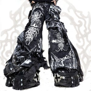 Handgemaakte aangepaste wijd uitlopende wijde jeans punk goth rock grunge bug scene emo zwart alt patchwork y2k cyber cross insect tribal art kleding