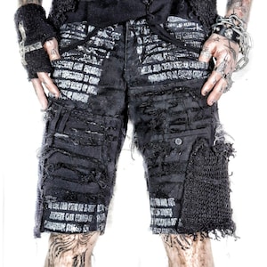 Handgjorda, lösa, raka shorts, jorts, punk, goth, rock, rave, metal, scen, emo, svart lapptäcke, y2k, cybercross, stjärna, tribal, lajvkonst, alt