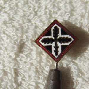 Old pin of unknown origin and unknown theme Vintage rare
