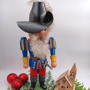 Vintage, nutcracker Erzgebirge soldier, 90s folk art Vintage, nutcracker Erzgebirge soldier, 90s folk art